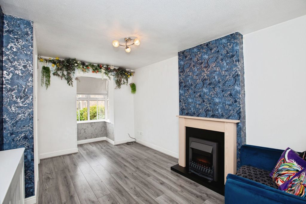 Property photo 1 of 15 Living Room