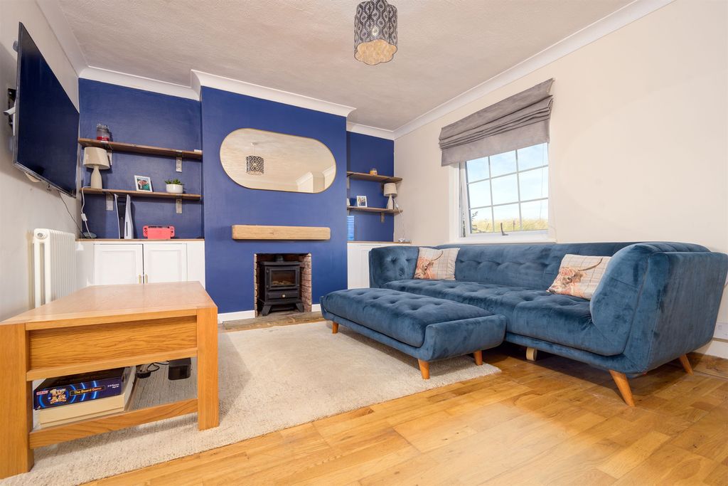 Property photo 3 of 11