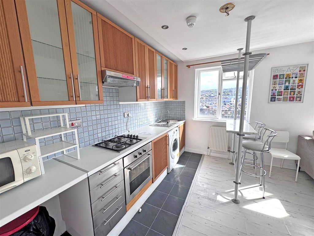 Property photo 2 of 12 7E.Jpg