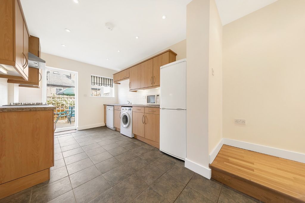 Property photo 2 of 11 4546931