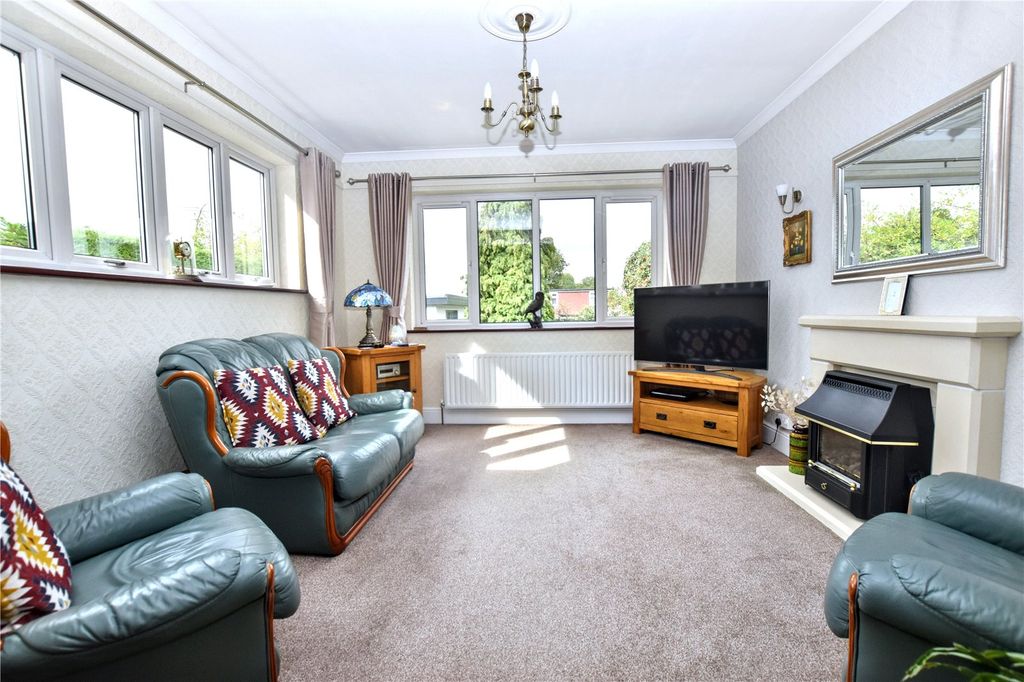 Property photo 2 of 19 Picture No. 11