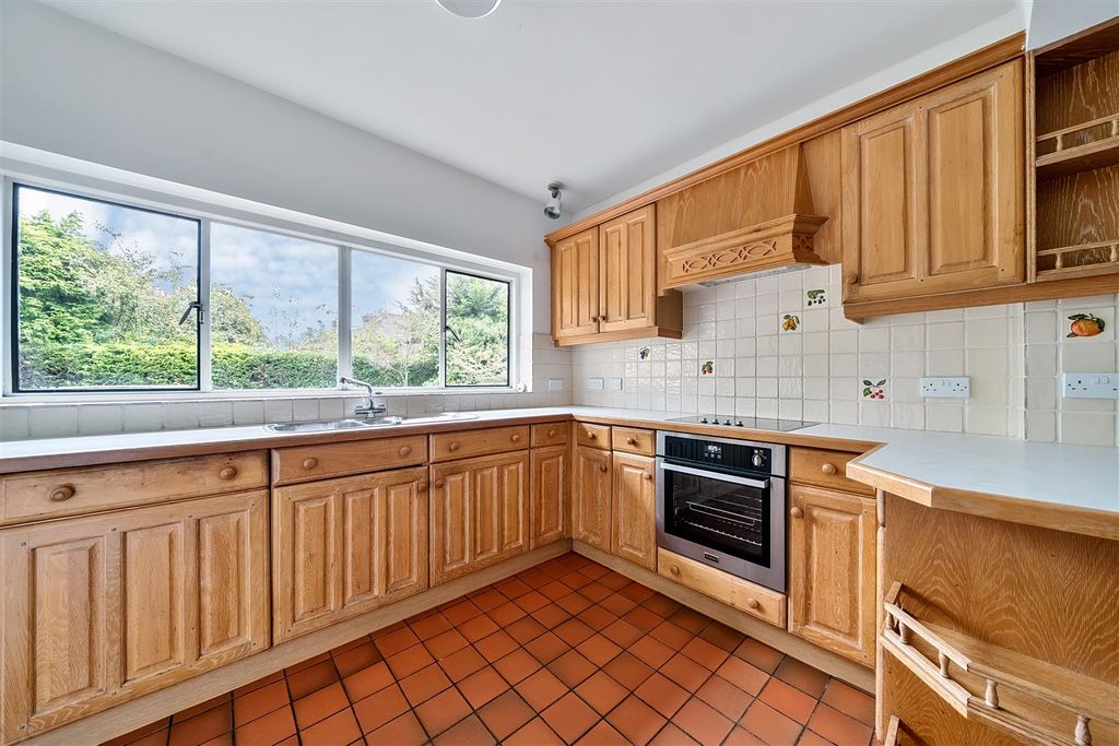 Property photo 2 of 11 Kitchen