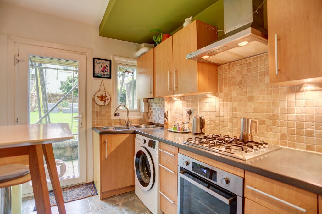 Property photo 3 of 10 Kitchen2