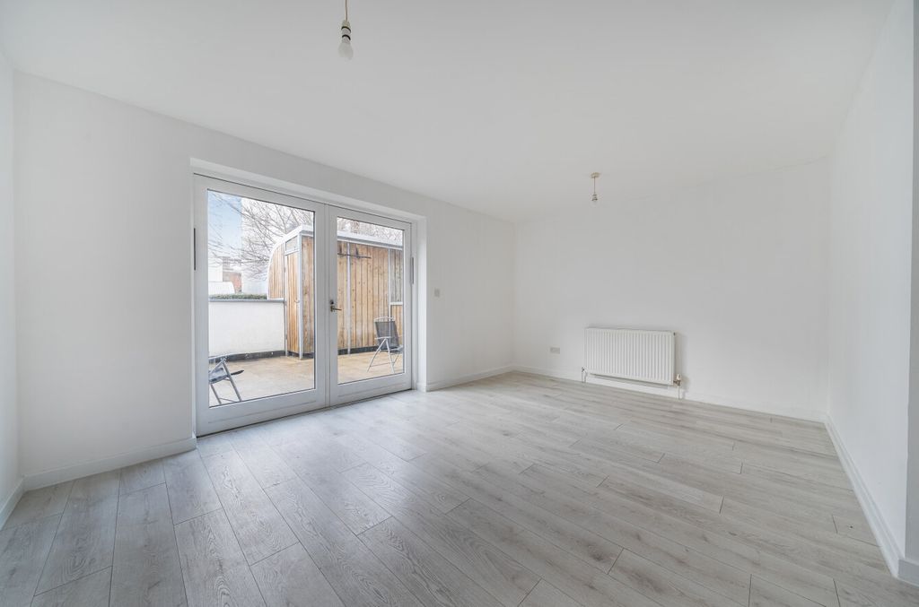 Property photo 3 of 12 1401145-26-696A3B...