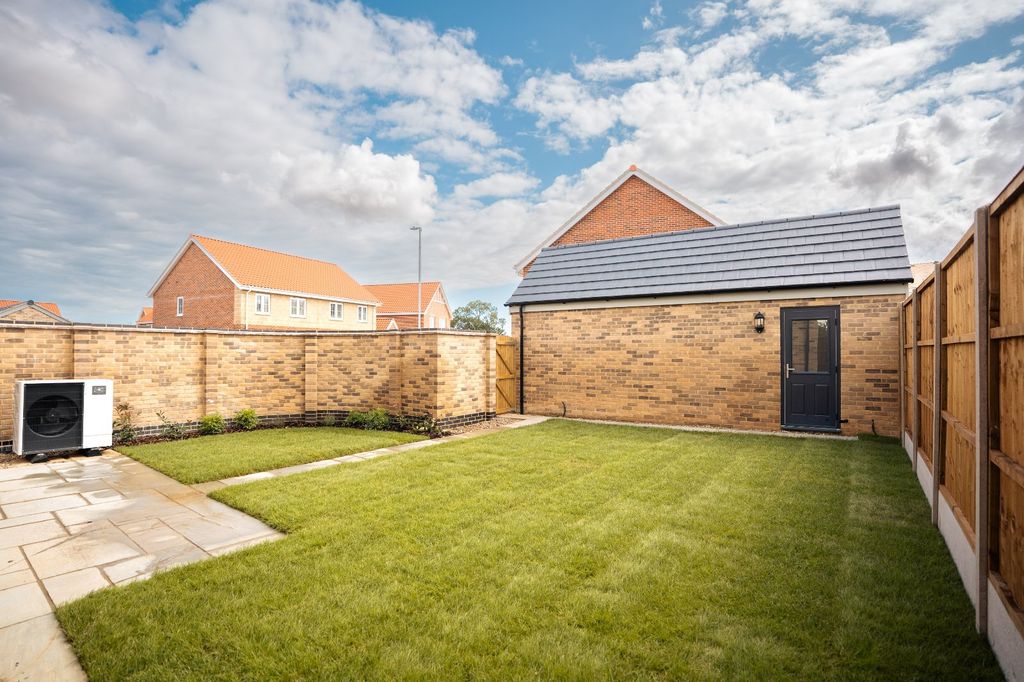 Property photo 3 of 11 Show Home Garden