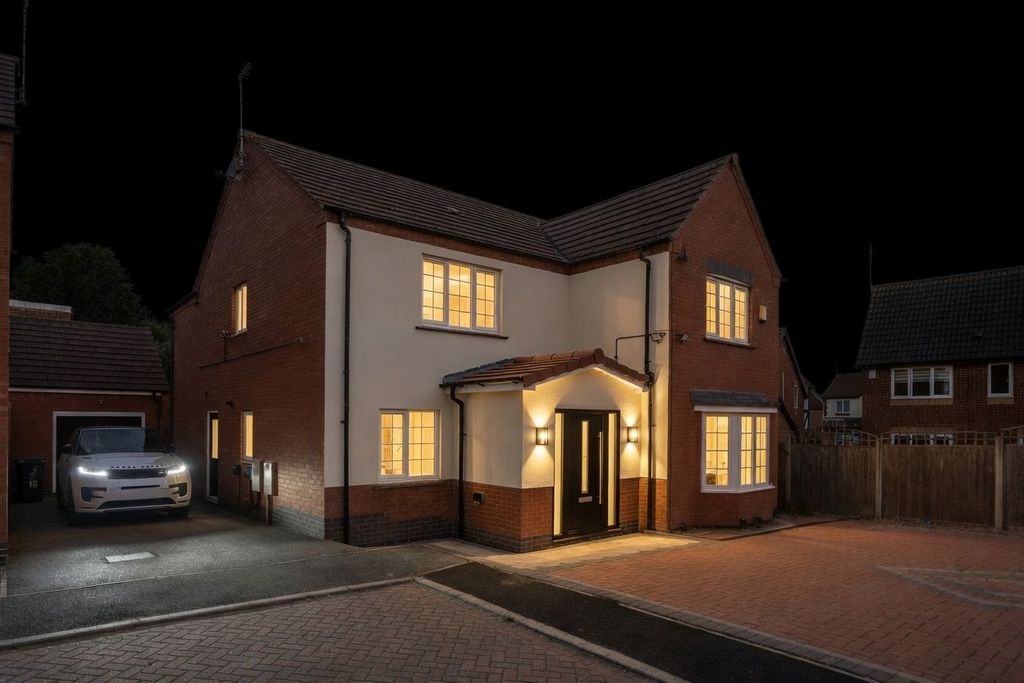 Property photo 2 of 32