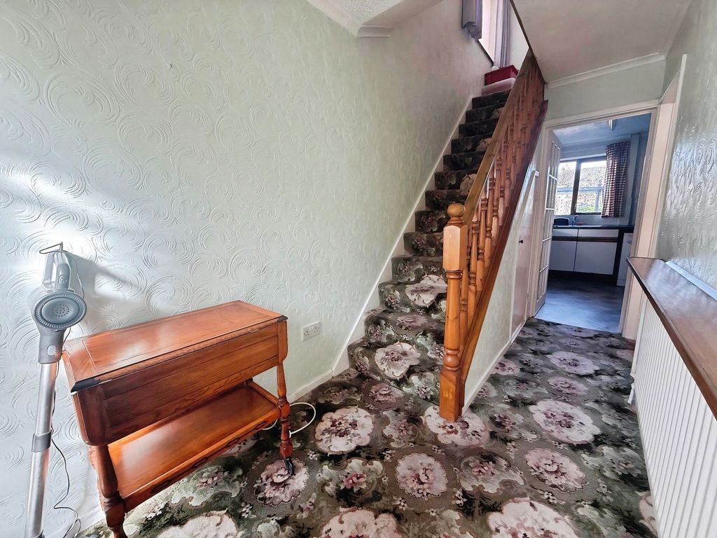 Property photo 2 of 14 Entrance Hall