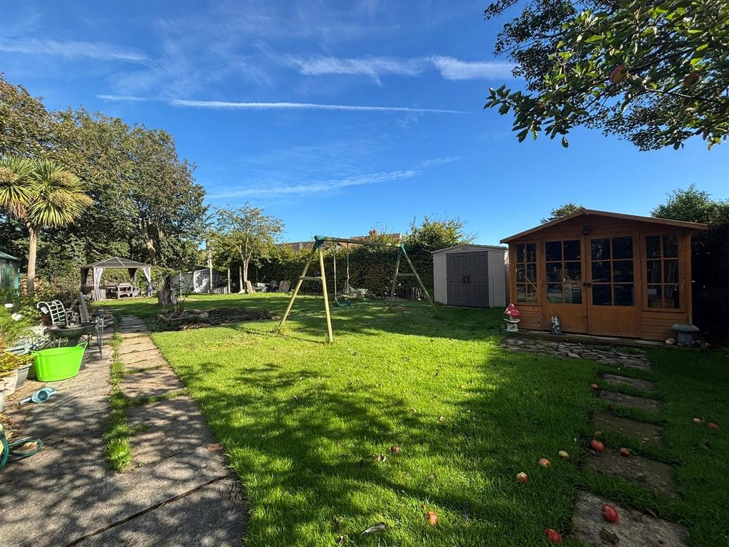 Property photo 2 of 33 Rear Garden