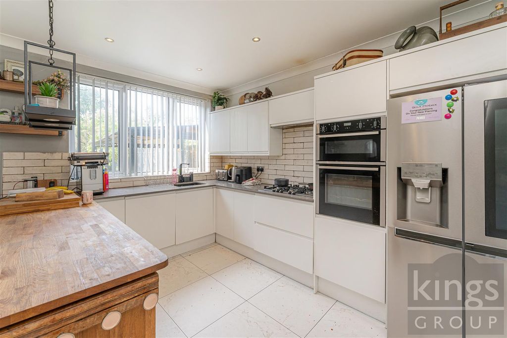 Additional image 4 of 4 bed detached house for saleFirtree Walk, Enfield EN1
