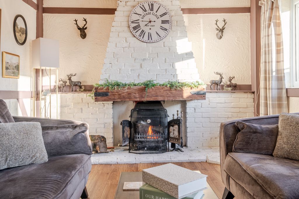 Property photo 3 of 19 Lounge