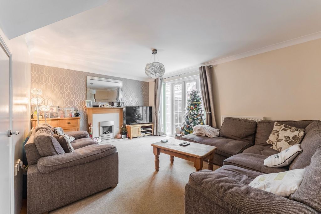 Property photo 2 of 24