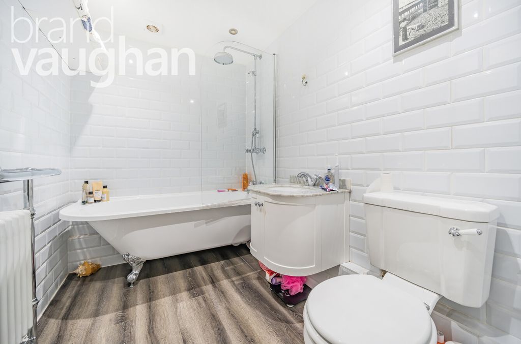 Property photo 3 of 7 Bathroom