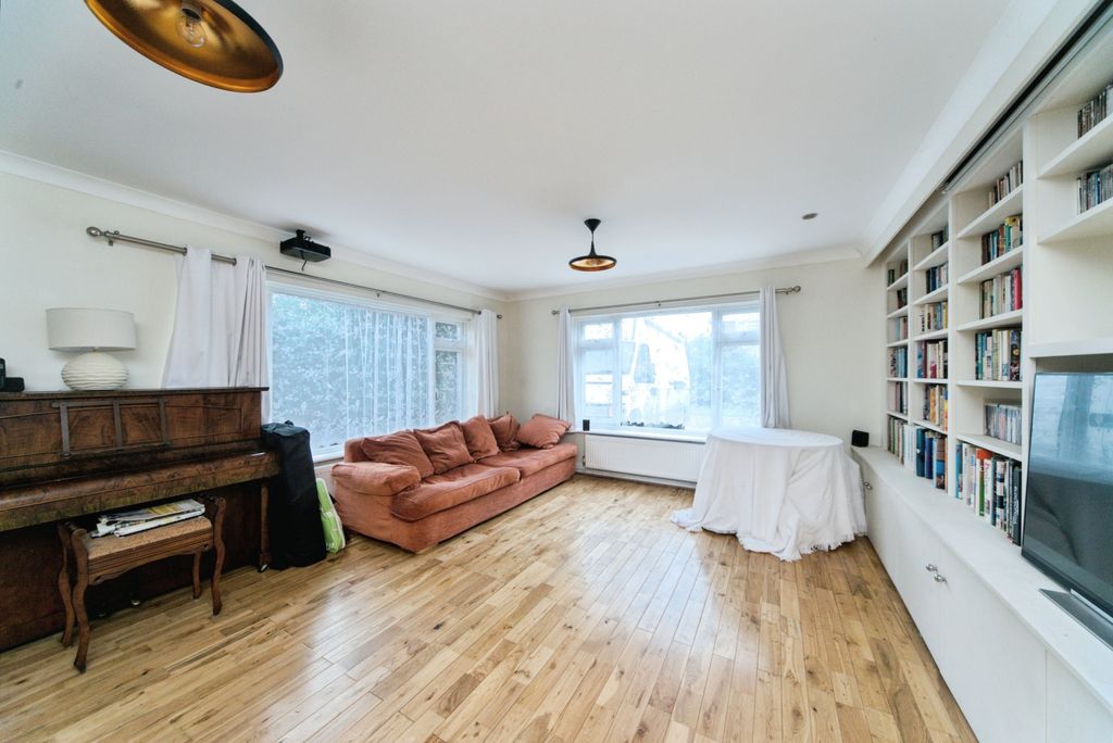 Property photo 3 of 20