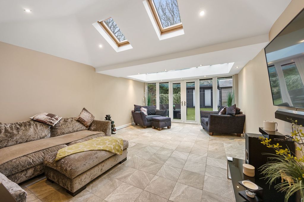 Property photo 3 of 43