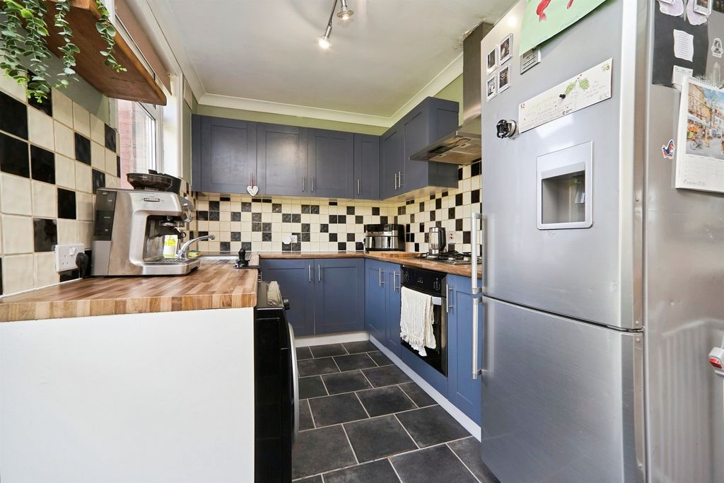 Property photo 3 of 11