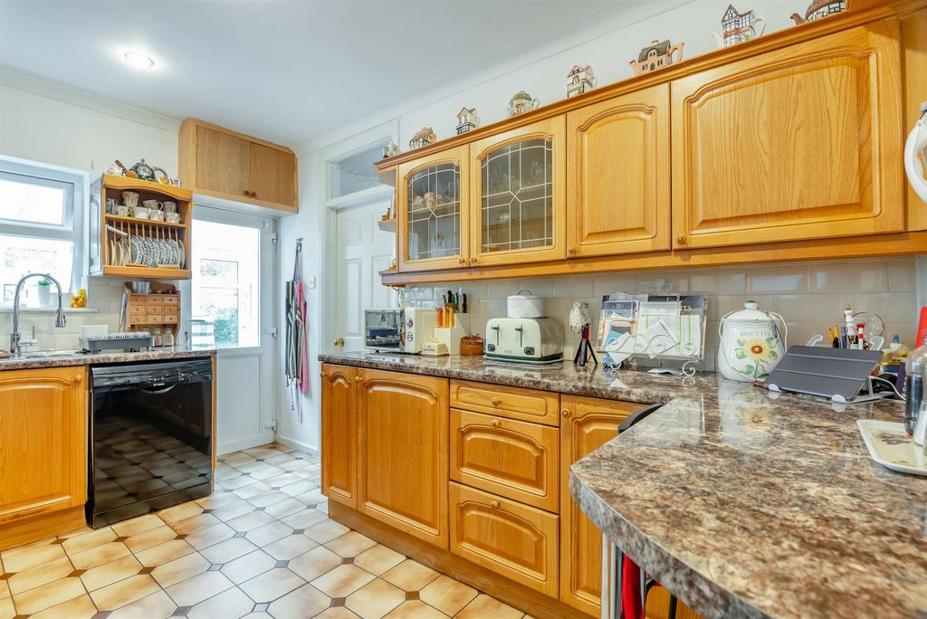 Property photo 2 of 27