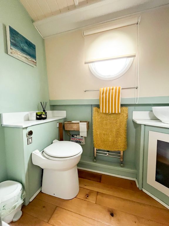 Property photo 3 of 9 Bathroom