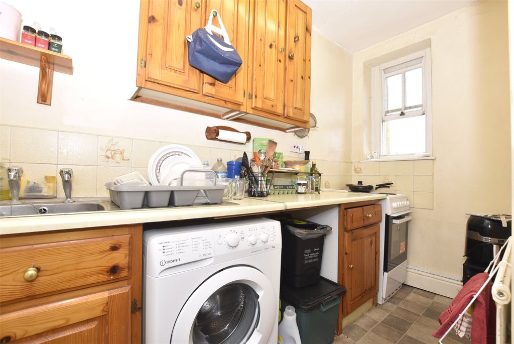 Property photo 2 of 6 Kitchen