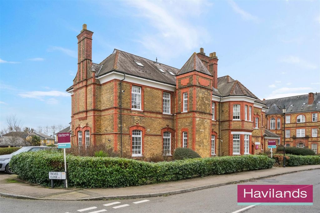 Property photo 1 of 12 Treves Close-12.Jpg