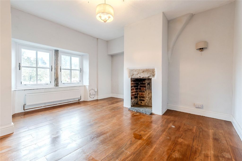 Property photo 2 of 13 Lounge