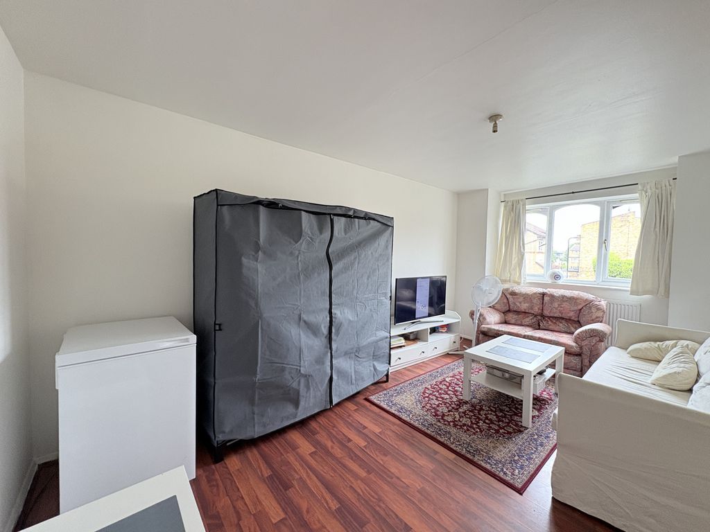 Property photo 3 of 6