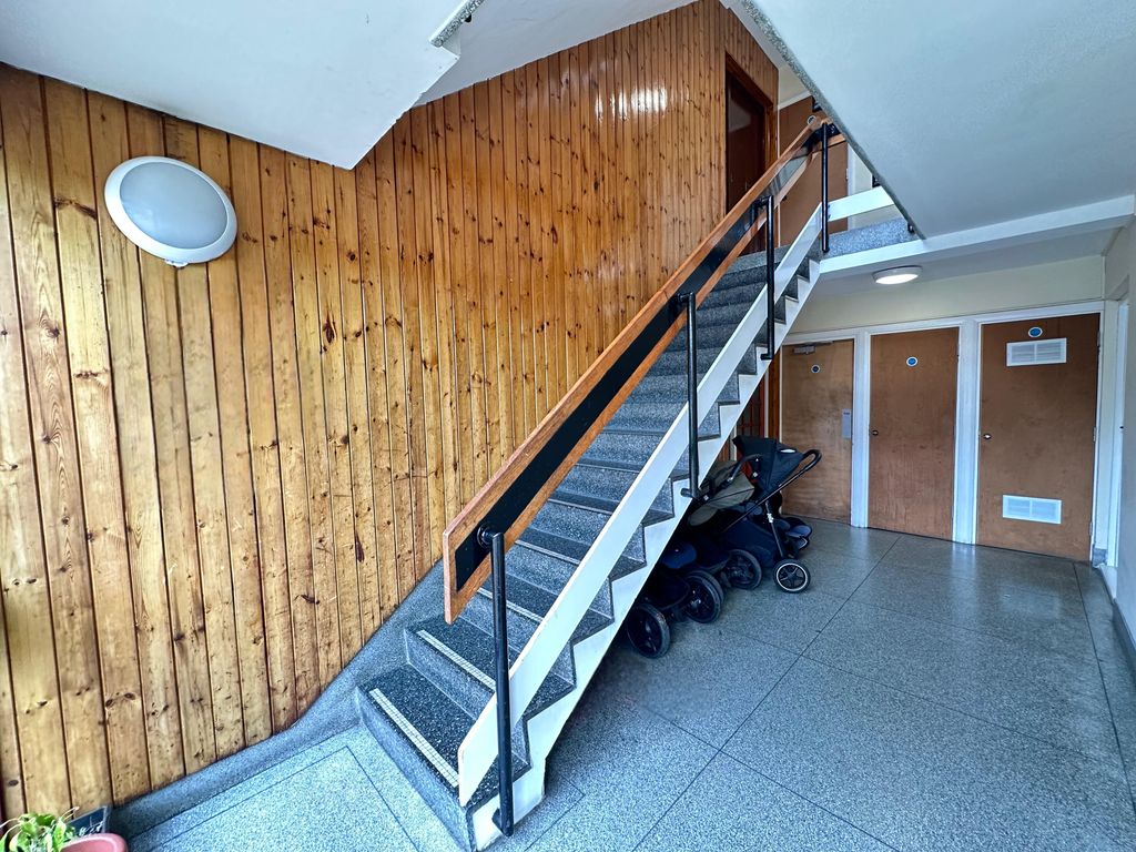 Property photo 2 of 25