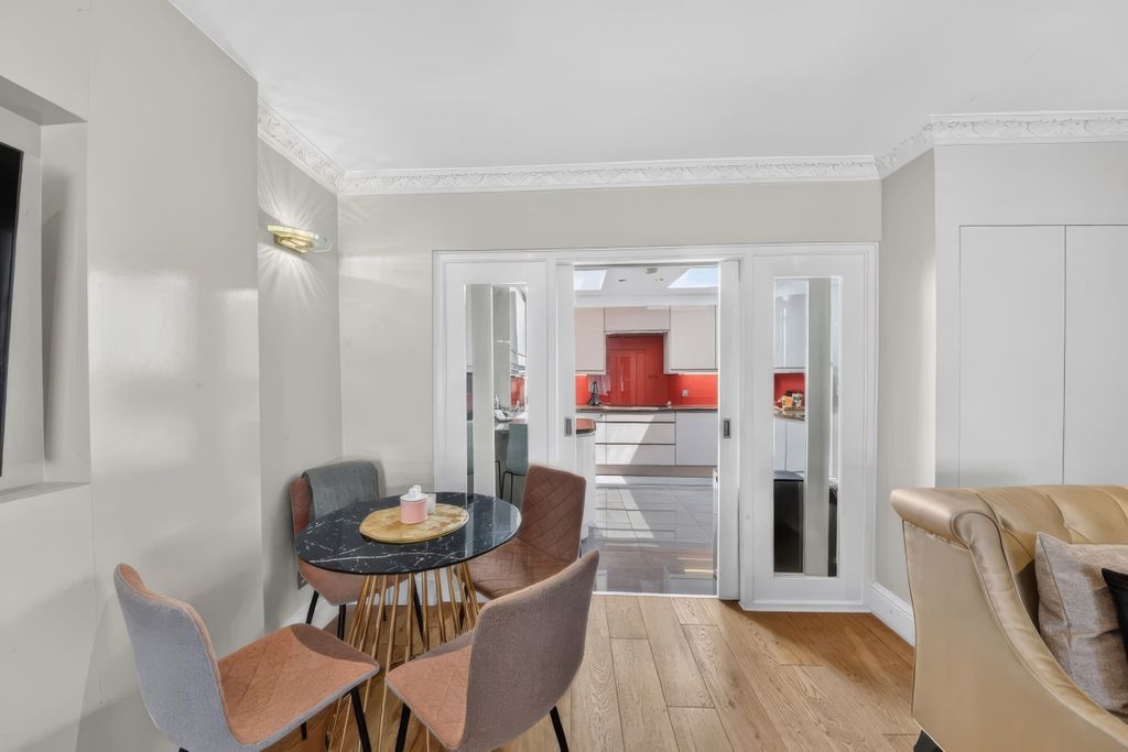 Property photo 2 of 17 Boston Place
