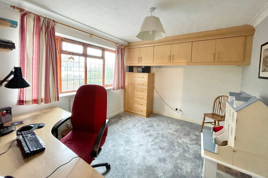 Additional image 20 of 4 bed detached house for saleSycamore Road, Farnborough GU14