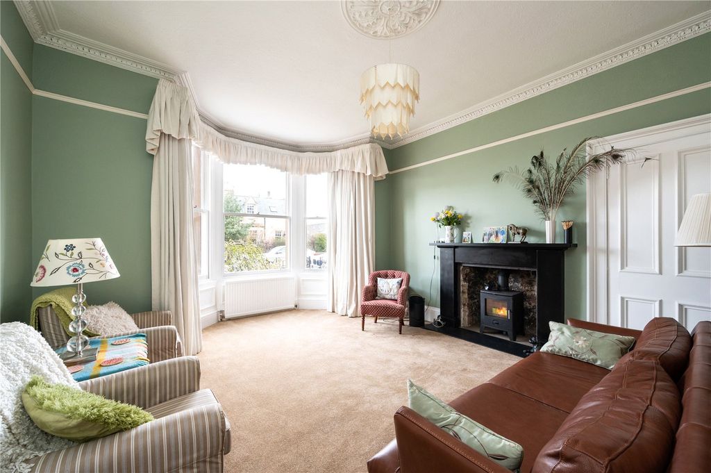Property photo 3 of 29 Sitting Room
