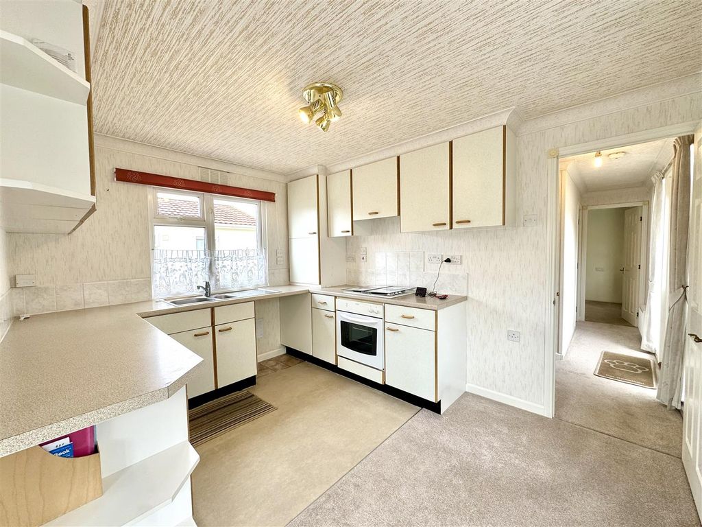 Property photo 3 of 16 Kitchen