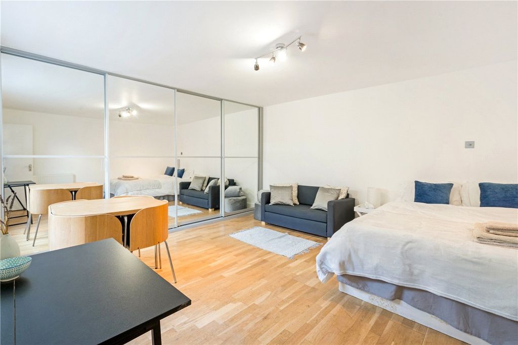 Property photo 2 of 9 Studio