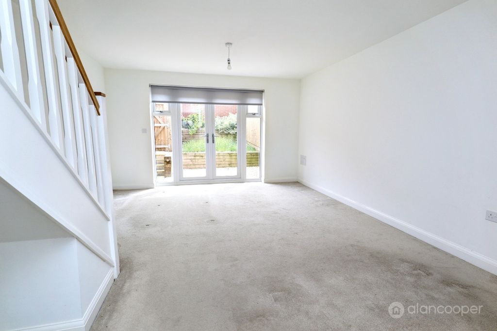 Property photo 2 of 18 5292885