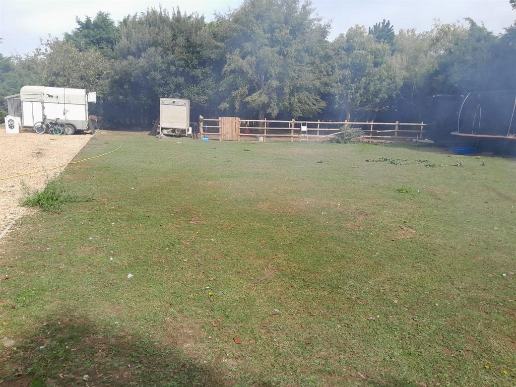 Property photo 3 of 7 2Cb94772-3118-46Cf-9B31-B768A5F11341.Jpeg