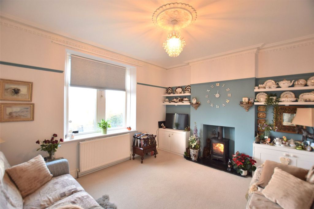 Property photo 3 of 14 Living Room