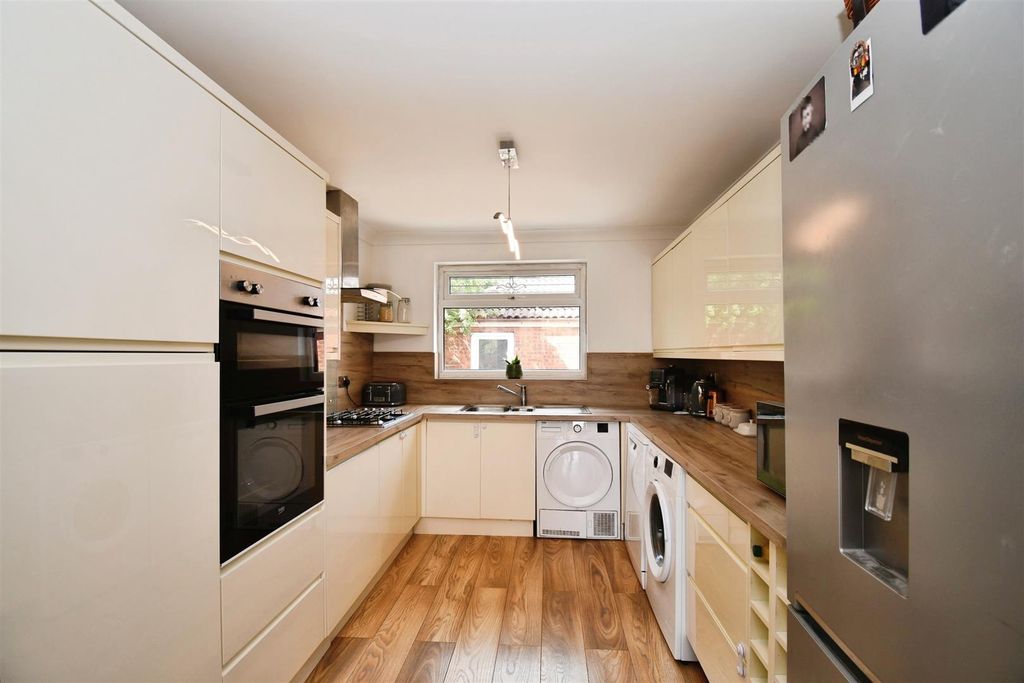 Property photo 3 of 15 F023896F-160 20Maplewood 20Avenue 20 20 2820 29.Jp