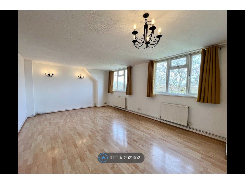 Property photo 3 of 10 Living/Dining Room