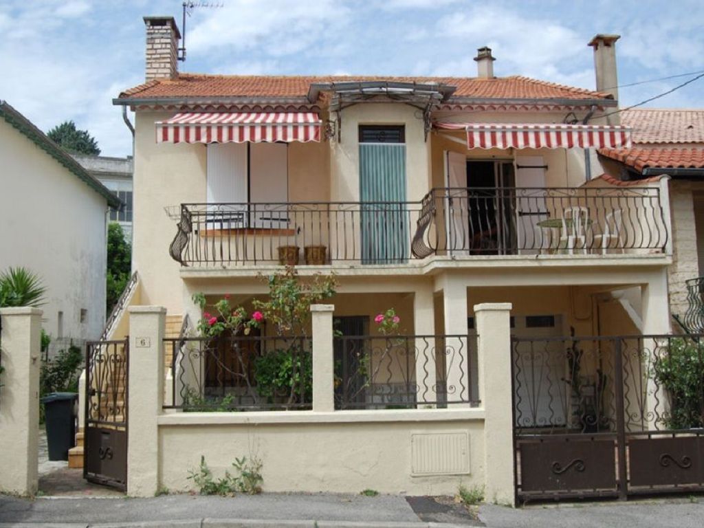 Property photo 1 of 9