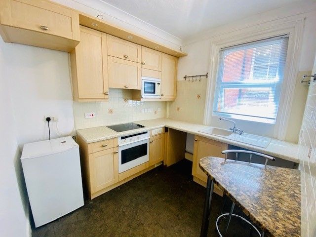 Property photo 3 of 7 Kitchen