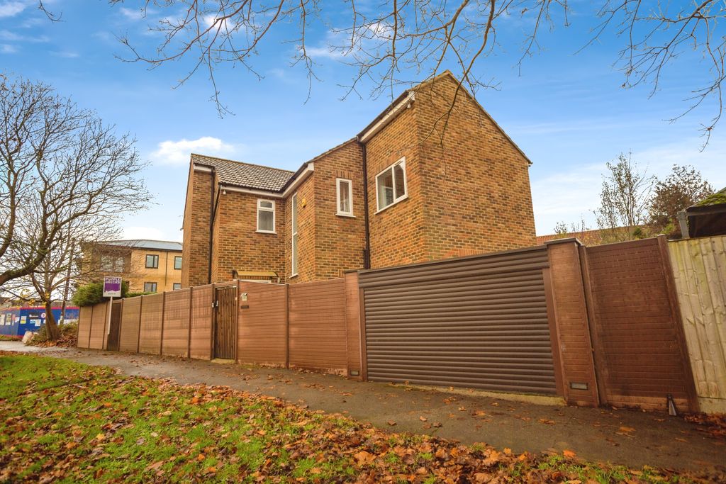 Property photo 1 of 19 Front View