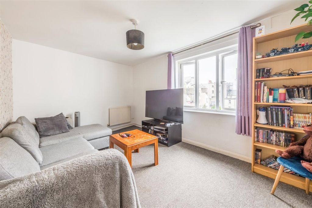 Property photo 2 of 15 63B St Georges Road-8.Jpg