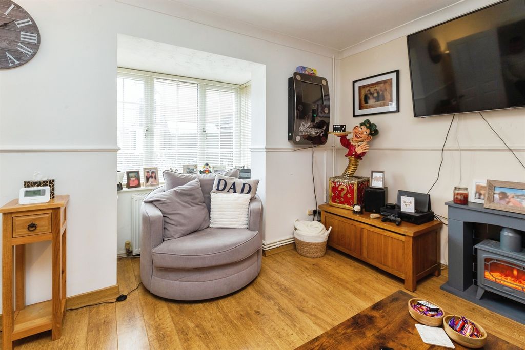 Property photo 3 of 17