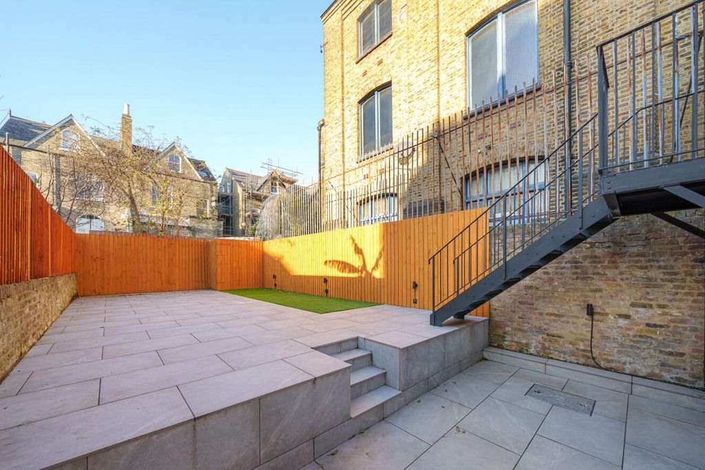 Property photo 2 of 16 Picture 2