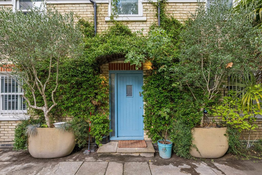 Property photo 2 of 21 Picture No. 24