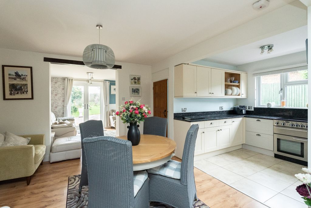 Property photo 2 of 17 Dsc01811