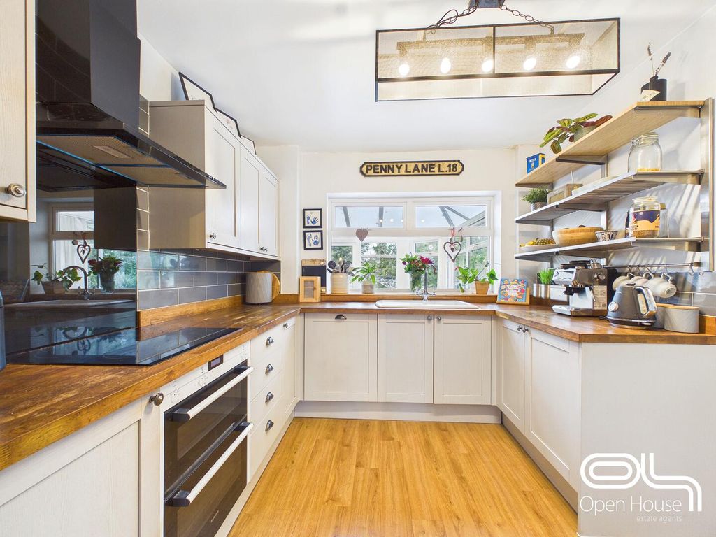 Property photo 3 of 22 Kitchen