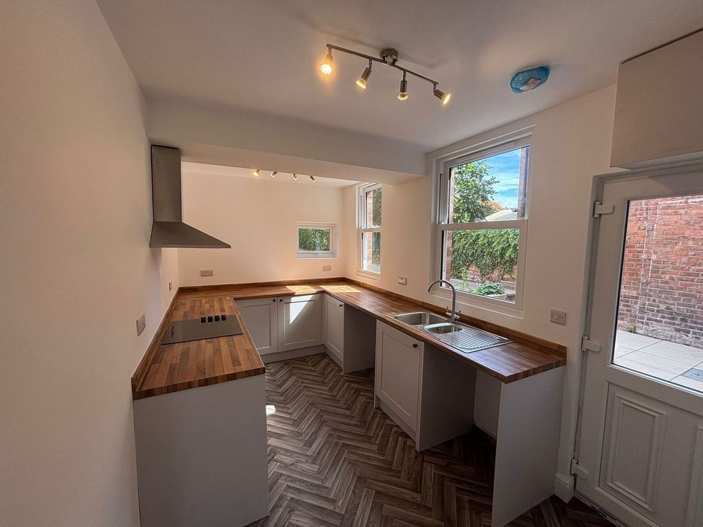 Property photo 2 of 16