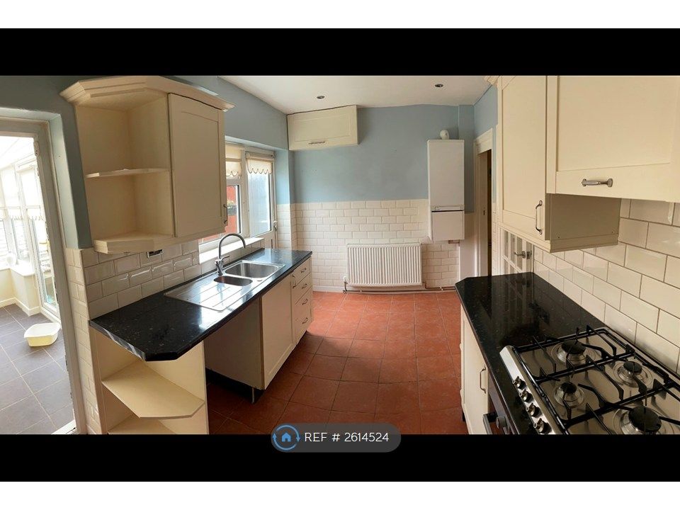 Property photo 3 of 13 Kitchen