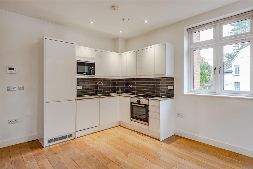 Property photo 2 of 14 10 Parkview 12.Jpg