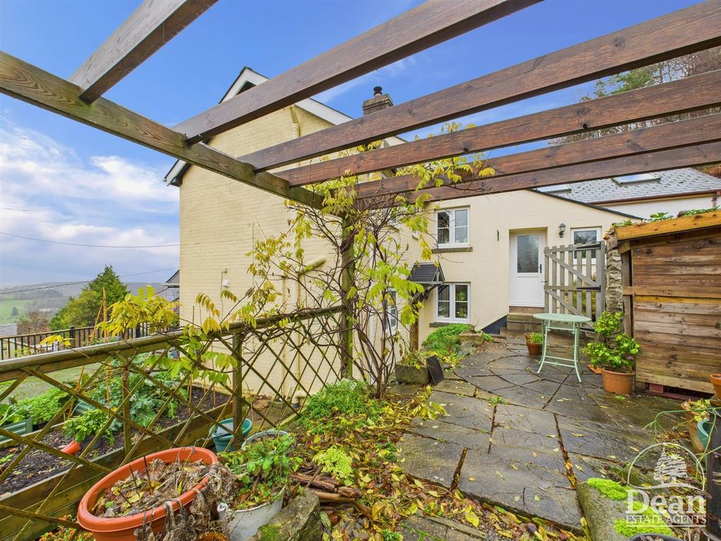 Property photo 2 of 35