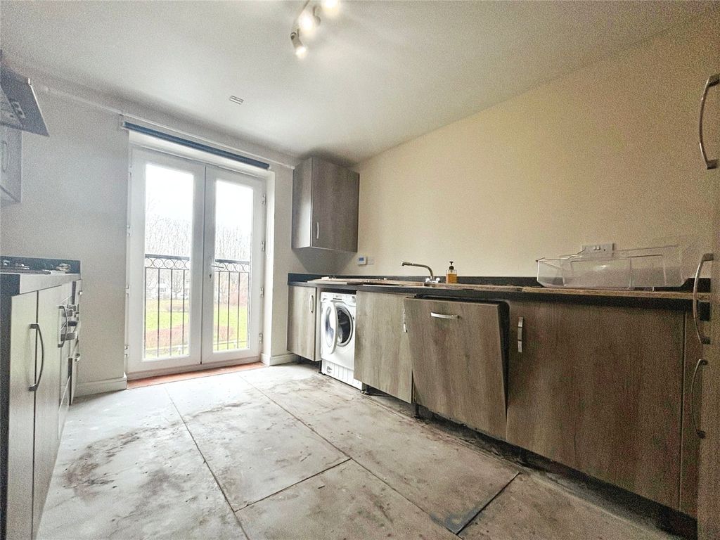Property photo 3 of 13 Kitchen